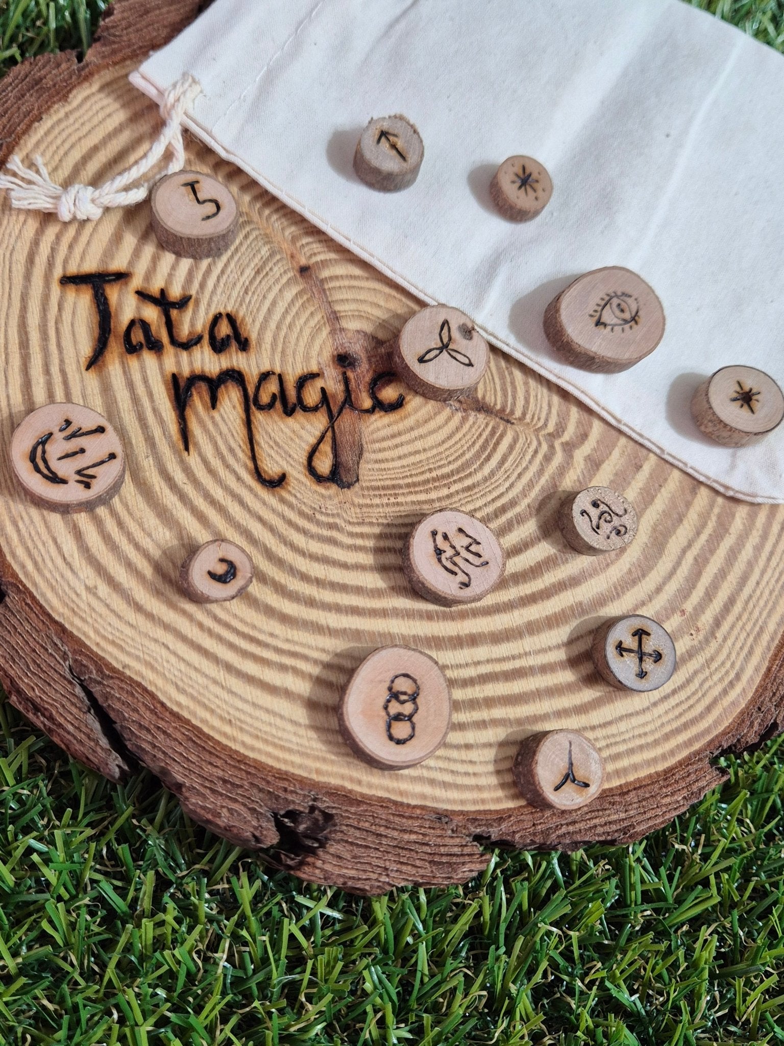 Runas Brujas de Madera - Oráculo Artesanal para Adivinación y Magia Tienda esotérica Málaga - La Tienda de Tata Magic: tienda Esotérica en Málaga
